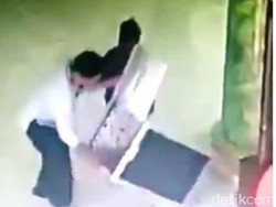 Sehari, Bapak, Ibu dan Anak Dua Kali Terekam CCTV Mencuri di Masjid