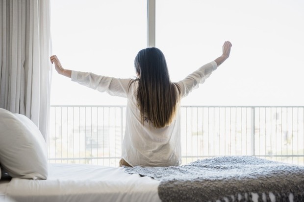 Bangun Pagi/freepik.com Poin yang satu ini merupakan rutinitas bagi para orang sukses dan kaya. Sebab, bangun di pagi hari akan membuat kamu lebih fokus dan enggak tergesa-gesa dalam melakukan aktivitas.