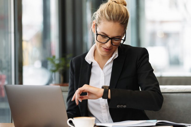 Bekerja/freepik.com Orang kaya tentunya memiliki tekanan dan dituntut untuk membuat keputusan penting setiap harinya. Bahkan enggak jarang keputusan yang harus diambil sangat berisiko.