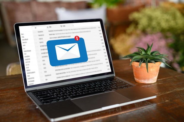 Hal ini berguna untuk mengasah keterampilan komunikasi dan menjaga keprofesionalan diri.