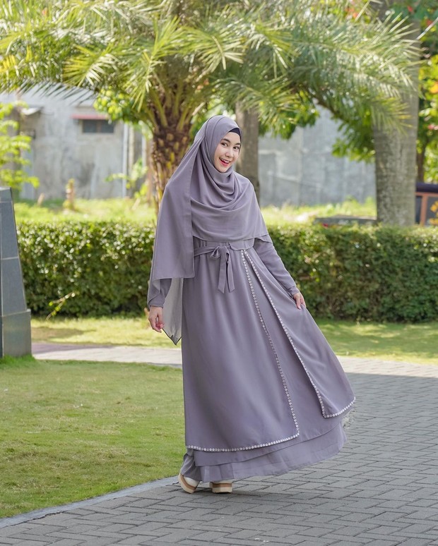 Busana satu warna pun tetap cantik. Sumber: Instagram @anisarahma_12 Anisa Rahma
