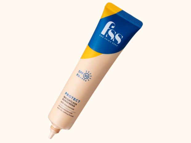 Tekstur yang ringan pada sunscreen ini, membuat produk ini disukai oleh banyak orang.