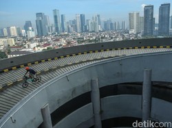 Video: Menikmati Suasana Pagi Jakarta di Tanjakan 13