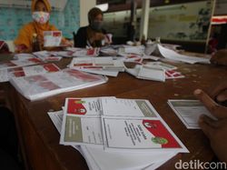 KPUD Bantul Kerahkan 80 Pekerja untuk Lipat Surat Suara