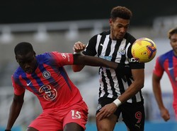 Babak I Newcastle Vs Chelsea: The Blues Unggul Lewat Gol Bunuh Diri