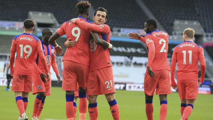 Chelseas Tammy Abraham, center left celebrates after scoring his sides second goal during the English Premier League soccer match between Newcastle United v Chelsea at the St. James Park in Newcastle, England, Saturday, Nov. 21, 2020. (Lindsey Parnaby/ Pool via AP)