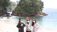Foto Pantai Teluk Ijo Banyuwangi, Si Cantik yang Memikat Hati