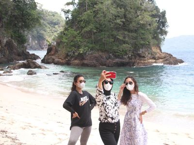 Foto Pantai Teluk Ijo Banyuwangi, Si Cantik yang Memikat Hati