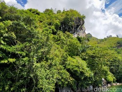 Kisah Sedih di Balik Batu Gantung yang Indah di Toba