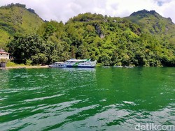 Menuju Parapat Via Kapal Motor, Inilah Keindahan Danau Toba