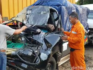 Tabrak Truk di Tol Cipularang, Sopir Pikap Sayuran Tewas