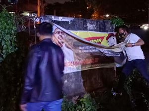 Polisi-Satpol PP Turunkan Spanduk HRS di Palembang: FPI Ormas Tak Terdaftar