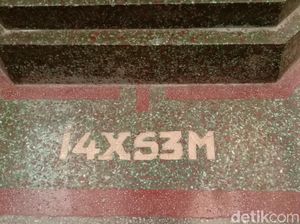 Terungkapnya Inskripsi Masjid Menara Kudus Usai Karpet Digulung Gegara Corona Terungkapnya Inskripsi Masjid Menara Kudus Usai Karpet Digulung Gegara Corona