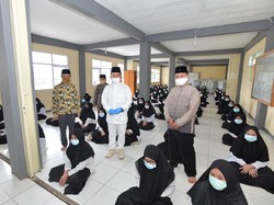 Wakil Ketua MPR Ingatkan Para Santri Raih Cita-cita Tanpa Rasa Minder