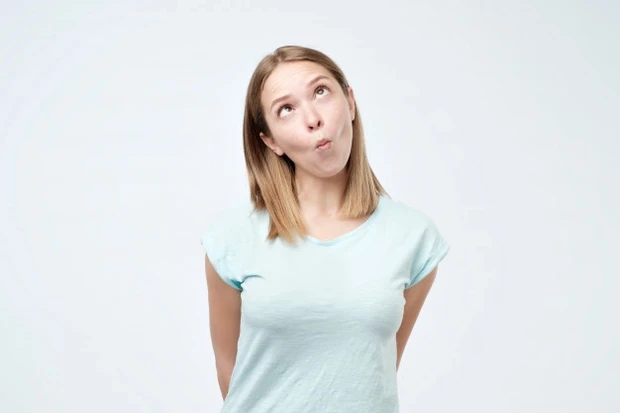 Angkat dagu/freepik.com Angkat dagu bisa membantu meregangkan sekaligus mengencangkan bagian pipi dan leher/freepik.com