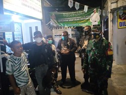 Datangi Petamburan Malam Hari, Aparat Minta Habib Rizieq Tes Swab