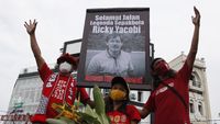 Begini Cara Suporter Bola di Solo Mengenang Mendiang Ricky Yacobi