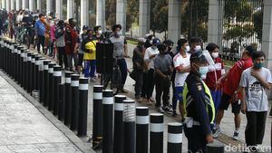 Hari Terakhir PSBB Transisi DKI, Warga Antre Olahraga di Velodrome