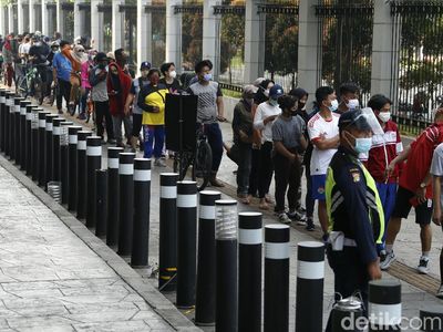 Hari Terakhir PSBB Transisi DKI, Warga Antre Olahraga di Velodrome