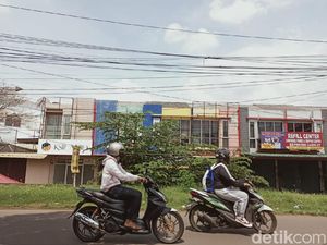 Kabel Semrawut di Tangsel Hampir Sentuh Kepala, Warga Mengeluh Kabel Semrawut di Tangsel Hampir Sentuh Kepala, Warga Mengeluh
