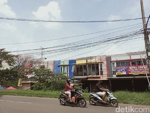 Kirim Petugas, PLN Pastikan Kabel Semrawut di Tangsel Bukan Miliknya Kirim Petugas, PLN Pastikan Kabel Semrawut di Tangsel Bukan Miliknya