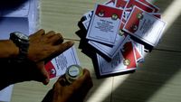 Menengok Proses Penyortiran Surat Suara Pilkada 2020 di Gowa