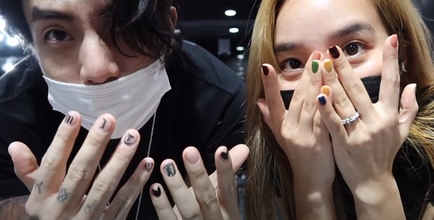 DPR IAN saat diajak mencoba nail art bersama influencer Joan Kim