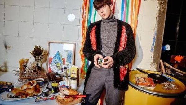 10 Pose Menawan Nam Joo Hyuk Start-Up Saat Ngopi dan Makan Enak