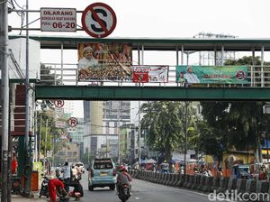 Penampakan Baliho Habib Rizieq yang Masih Mejeng di Jakarta