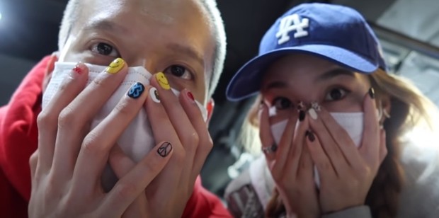 Peniel 'BTOB' dan Joan Kim/YouTube Joanday Peniel 'BTOB' dan influencer Joan Kim memamerkan hasil nail art mereka