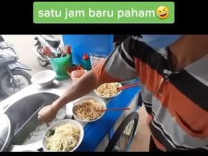Hii Jorok! Penjual Mie Ayam Ini Cuci Alat Makan di Kuah Kaldu Hii Jorok! Penjual Mie Ayam Ini Cuci Alat Makan di Kuah Kaldu