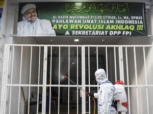 Petamburan Disemprot Disinfektan Imbas Kerumunan Massa Habib Rizieq Petamburan Disemprot Disinfektan Imbas Kerumunan Massa Habib Rizieq