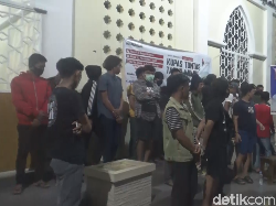 Pesta Miras di Pelataran Masjid, Puluhan Remaja Diciduk Petugas