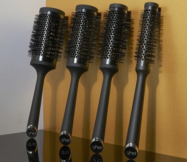 Round Brush/Foto: Pinterest tips membersihkan dan memilih sisir