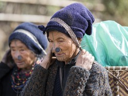 Suku Ini Punya Tradisi Sumbat Hidung Agar Wanita Jadi Tak Menarik