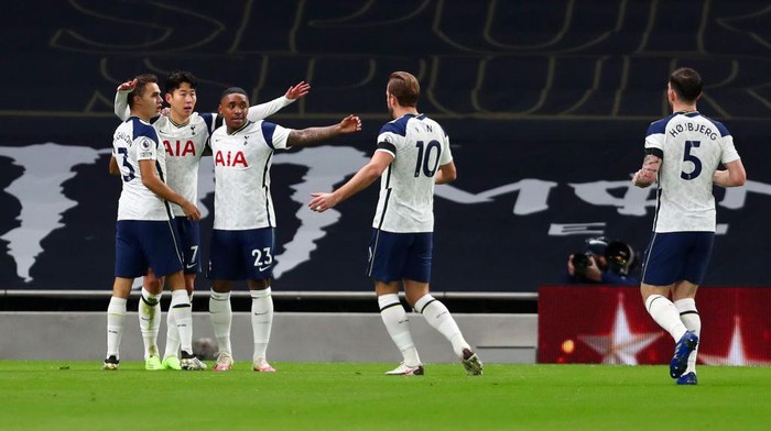 LONDON, ENGLAND - NOVEMBER 21: Heung-Min Son of Tottenham Hotspur celebrates with teammate Sergio Reguilon and Steven Bergwijn after scoring his teams first goal during the Premier League match between Tottenham Hotspur and Manchester City at Tottenham Hotspur Stadium on November 21, 2020 in London, England. Sporting stadiums around the UK remain under strict restrictions due to the Coronavirus Pandemic as Government social distancing laws prohibit fans inside venues resulting in games being played behind closed doors. (Photo by Clive Rose/Getty Images)