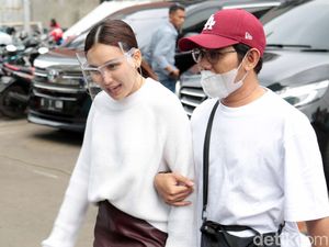 Ayu Ting Ting Masih Bungkam soal Adit Jayusman