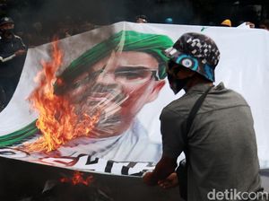 Satpol PP Cianjur Akan Musnahkan-Buang Baliho Habib Rizieq ke TPA