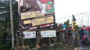 Baliho Habib Rizieq di Pasuruan Juga Diturunkan