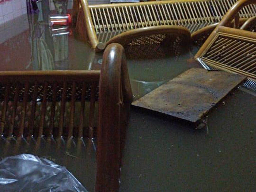 Hujan Deras di Bengkulu, Banjir Setinggi 1 Meter Lebih Genangi Permukiman Hujan Deras di Bengkulu, Banjir Setinggi 1 Meter Lebih Genangi Permukiman