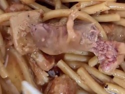Bikin Mual, Ada Tikus hingga Celana Dalam di 5 Pesanan Makanan Ini
