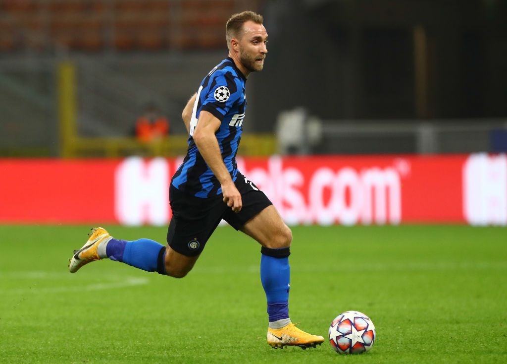 MILAN, ITALY - OCTOBER 21:  Christian Eriksen of FC Internazionale in action during the UEFA Champions League Group B stage match between FC Internazionale and Borussia Moenchengladbach at Stadio Giuseppe Meazza on October 21, 2020 in Milan, Italy.  (Photo by Marco Luzzani/Getty Images)