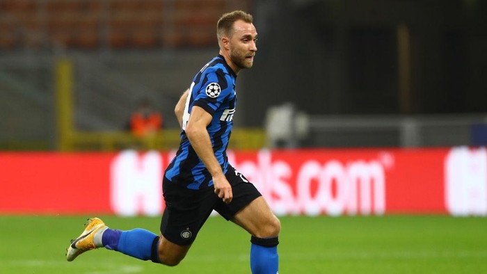 MILAN, ITALY - OCTOBER 21:  Christian Eriksen of FC Internazionale in action during the UEFA Champions League Group B stage match between FC Internazionale and Borussia Moenchengladbach at Stadio Giuseppe Meazza on October 21, 2020 in Milan, Italy.  (Photo by Marco Luzzani/Getty Images)