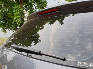 Kenapa Ada Garis-garis Horizontal di Kaca Belakang Mobil? Ternyata Ini Fungsinya Kenapa Ada Garis-garis Horizontal di Kaca Belakang Mobil? Ternyata Ini Fungsinya