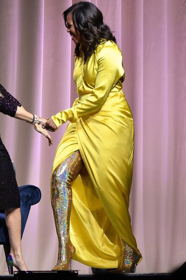 Michelle Obama pada tur buku Becoming.