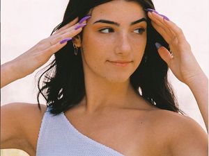 10 Artis TikTok dengan Followers Terbanyak di Dunia, Kamu Sudah Kenal? 10 Artis TikTok dengan Followers Terbanyak di Dunia, Kamu Sudah Kenal?