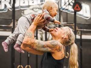 Potret Ibu-ibu Ambisius, Kembali Olahraga Sehari Setelah Melahirkan