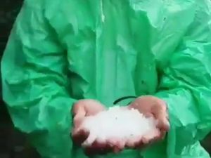 Viral Video Fenomena Hujan Es di Gunung Slamet Viral Video Fenomena Hujan Es di Gunung Slamet