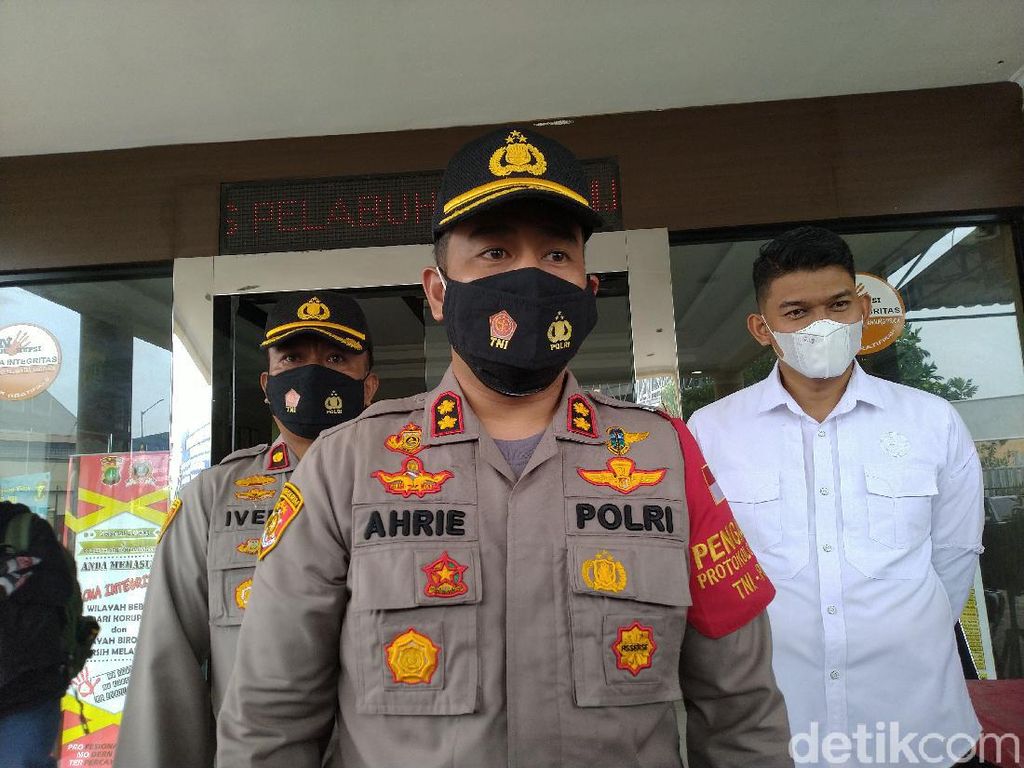 Pria yang Bersama Millen Cyrus Saat Ditangkap Polisi di Hotel Negatif Sabu Pria yang Bersama Millen Cyrus Saat Ditangkap Polisi di Hotel Negatif Sabu