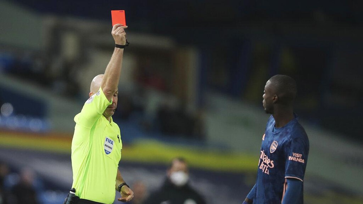 Nicolas Pepe musim ini, satu gol dan satu kartu merah di Premier League (AP/Paul Ellis)